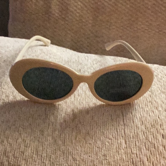 😎NWOT Sexy White 90’s Style So Much Fun To Wear Retro Sun Glasses 😎 - Picture 2 of 8